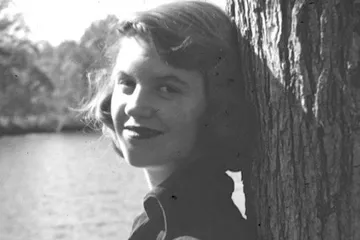 Sylvia Plath, salah satu penyair perempuan berpengaruh.