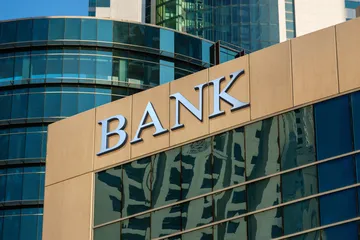 Jenis-jenis bank berdasarkan operasionalnya.