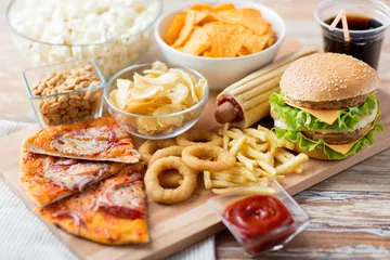 Jenis makanan yang harus dihindari saat sahur