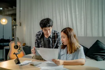 Jalani hubungan suami istri dengan pasangan pelit.