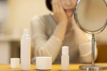 Rekomendasi sleeping mask yang jadi skincare viral di TikTok untuk cerahkan kulit wajah.