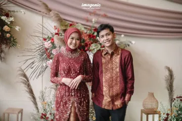 Outfit lamaran Bintang Emon dan Alca Octaviani