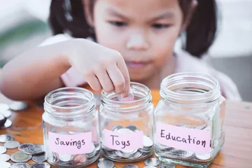 Menyiapkan dana pendidikan anak dengan aman.