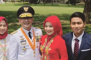 Emmeril Kahn atau Eril bersama keluarga
