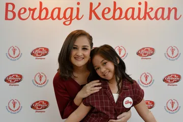 Mona Ratuliu ajak berbagi kebaikan dengan donasi rambut.