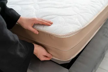 Tanda kasur harus segera diganti.