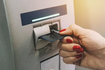 Kabar kartu ATM akan ditarik, BI angkat bicara.