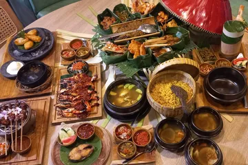 Makanan khas kerajaan Bali di restoran Bali Timbungan