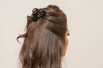 6 cara pakai jedai untuk rambut pendek dan panjang. 