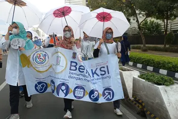 Pawai Payung Putih BerAKSI, Minggu (7/8/2022).
