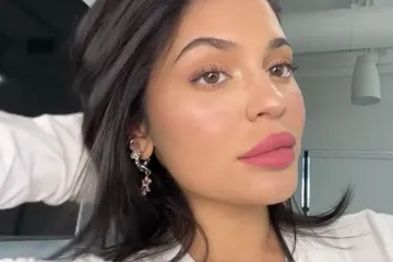 Inspirasi makeup Kylie Jenner.