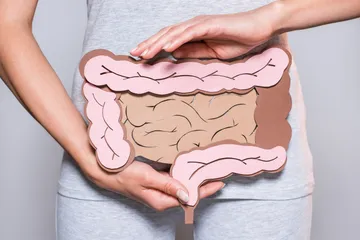Kebiasaan minum pagi hari yang meningkatkan kesehatan usus.