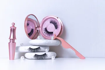 Cara menggunakan magnetic eyelashes.