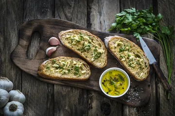 Tips membuat garlic bread yang praktis untuk sarapan.