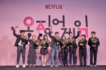 Konferensi pers kemenangan Squid Game di Emmy Awards.      