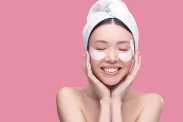 Eye mask untuk mata lelah. 
