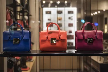 Kick Avenue Luxury tawarkan barang branded dengan harga terjangkau.