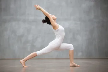 Pose yoga pagi hari untuk meningkatkan energi.
