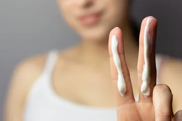 Alasan harus pakai sunscreen meski musim hujan.