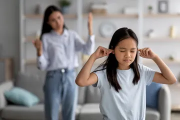 Akibat orang tua terlalu protektif pada anak.