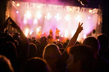 ilustrasi tips hemat nonton konser
