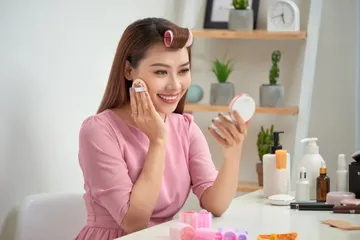 Rekomendasi bedak mengandung SPF. 