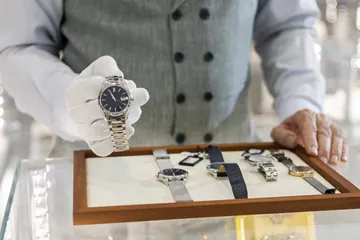 Jam tangan mewah.