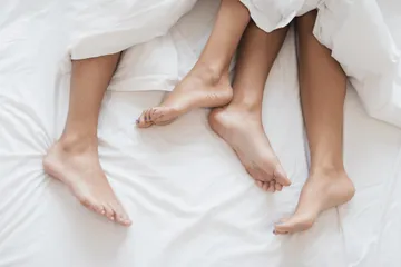 Penularan  AIDS selain melalui hubungan seksual.