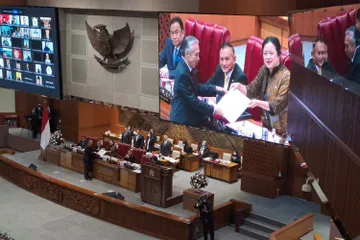 DPR RI resmi mengesahkan Perppu Ciptaker menjadi Undang-Undang (UU) dalam rapat paripurna di Gedung DPR, Senayan, Jakarta Pusat, Selasa (21/3/2023). 