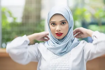 Tips Merawat Hijab berbahan silk