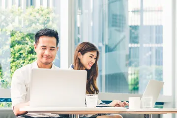 Koneksi internet yang stabil dibutuhkan untuk menunjang kelancaran bisnis.