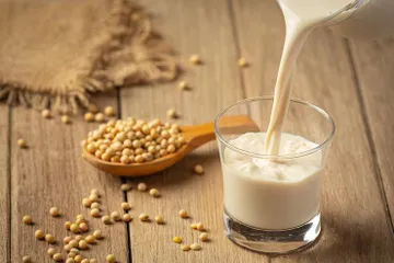 Susu kedelai jadi alterntif untuk yang alergi susu sapi.