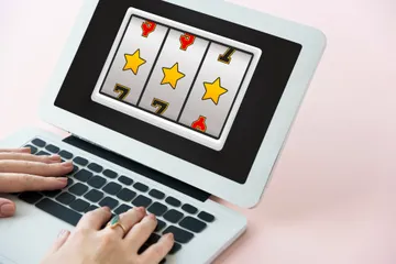 Ilustrasi OJK Jelaskan Persamaan Pinjol Ilegal dengan Judi Online