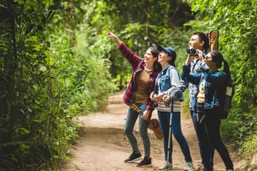 Tips outfit yang wajib dipakai saat hiking.