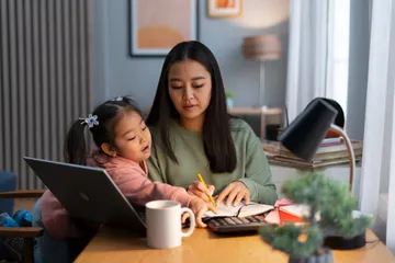 Sambut Hari Ibu, Psikolog Ungkap Cara Bagi Waktu Antara Kerja dan Urus Anak