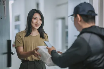 Ketahui tips menghindari modus penipuan kurir COD yang lagi ramai di media sosial.