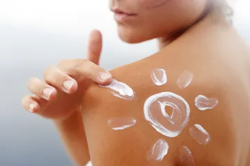 Rekomendasi mineral sunscreen yang viral di TikTok.