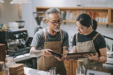 Ciri-ciri bisnis keluarga.