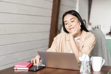 mengenal apa itu cyberloafing yang dilakukan saat jam kerja