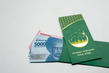 Tips manfaatkan THR untuk jadi investasi saham.