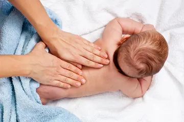 Viral bayi dikerok sampai gosong, ini bahayanya.