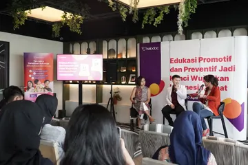 Veronica Utami, Chief Operating Officer Halodoc dan dr. Alfi Auliya Rachman, MKM, C.DCAP, Dokter Umum saat membahas pentingnya kesehatan preventif khususnya pemanfaatan vaksinasi, dalam media discussion di Jakarta Pusat pada Selasa (30/4/2024).
