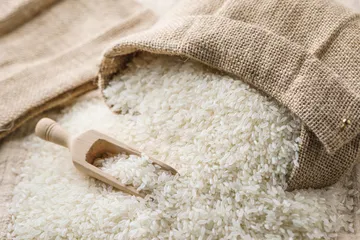 Perbedaan nasi shirataki dan nasi putih.