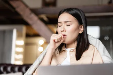 Mengenal jenis-jenis batuk yang rentan dialami perempuan.