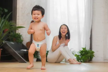 Ini pentingnya memilih popok bayi yang tepat untuk memastikan perkembangan motorik anak berjalan baik.