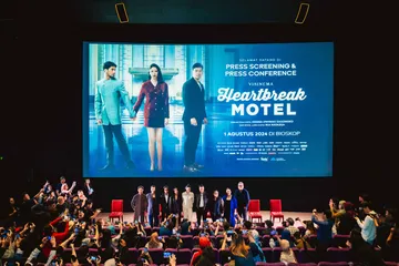 Film Heartbreak Motel yang mengangkat kisah cinta segitiga dan toxic relationship.