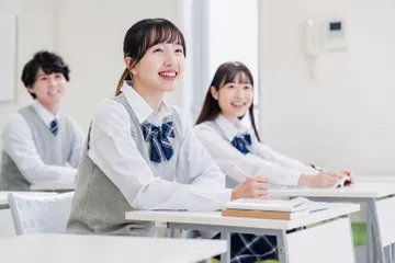 4 Hal penting tentang penghapusan peminatan atau jurusan IPA, IPS, dan Bahasa di SMA sebagai implementasi Kurikulum Merdeka.
