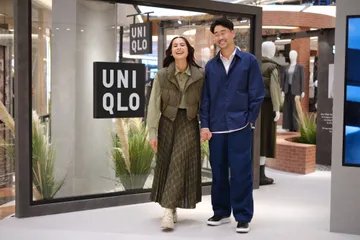 Gaya modis dan serasi Maudy Ayunda dan Jesse Choi.