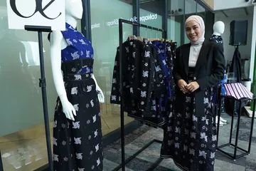 Brand batik lokal OE beberkan tips bisnis agar omset naik.
