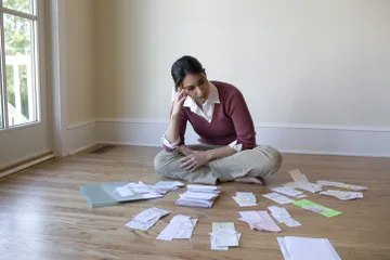 Kesulitan finansial meski punya gaji besar? Mungkin ini penyebabnya.